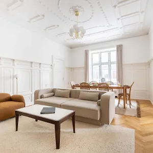  Apartment Large In By Tivoli Gardens